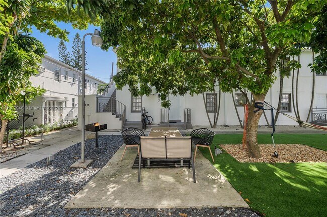 Building Photo - 421 75th St