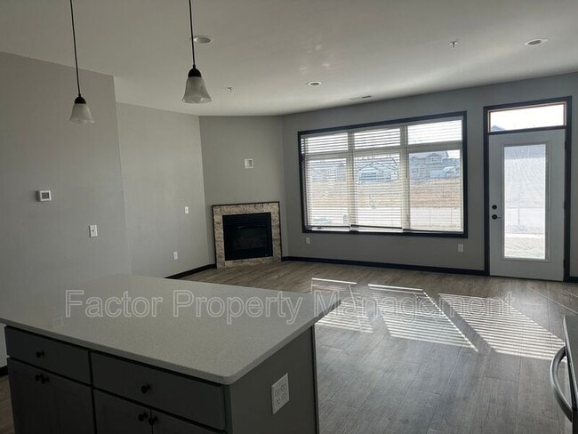 Building Photo - 605 Prairie Rose Trl