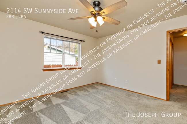 Building Photo - 2114 SW Sunnyside Ave