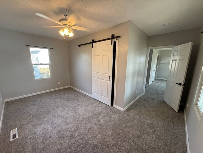 Building Photo - Newly Remodeled! Dog friendly!