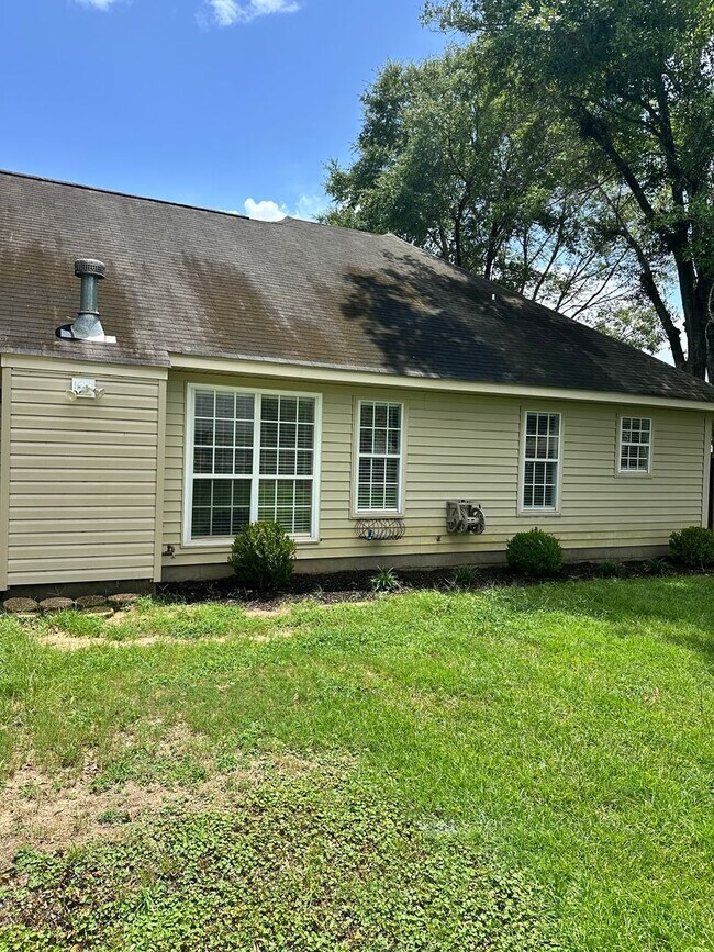 Building Photo - Gorgeous Home in Dothan, AL