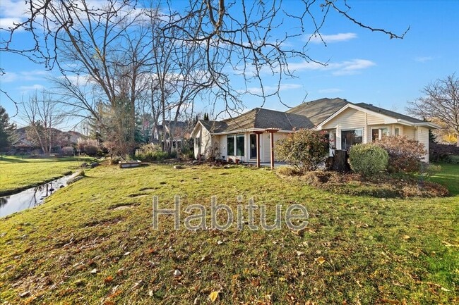 Building Photo - 393 E Trailside Dr