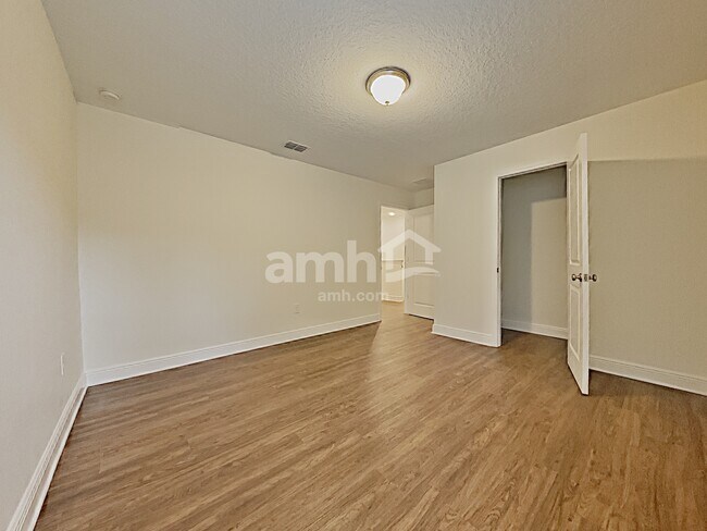 Building Photo - 743 Zarabrooke Ct