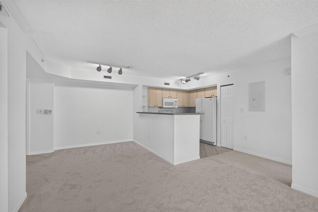 Building Photo - 1801 N Flagler Dr