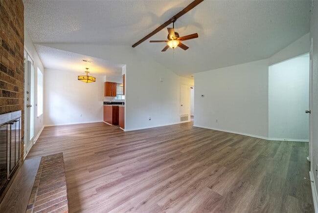 Building Photo - 702 Twin Oak Trail