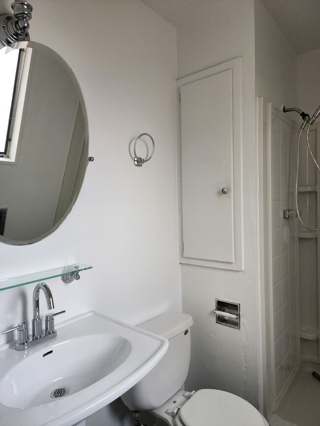 Building Photo - 3 Bedroom Home in The Caminas