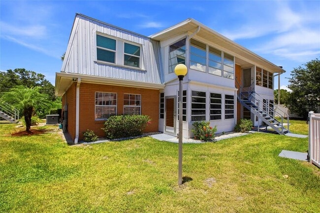 Building Photo - 22333 Edgewater Dr