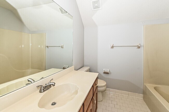 Building Photo - 8672 Overcup Oaks Dr