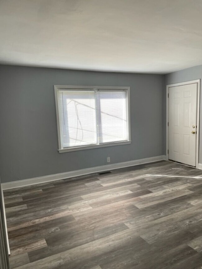 Building Photo - Updated two bedroom one bath duplex in Capitol Heights