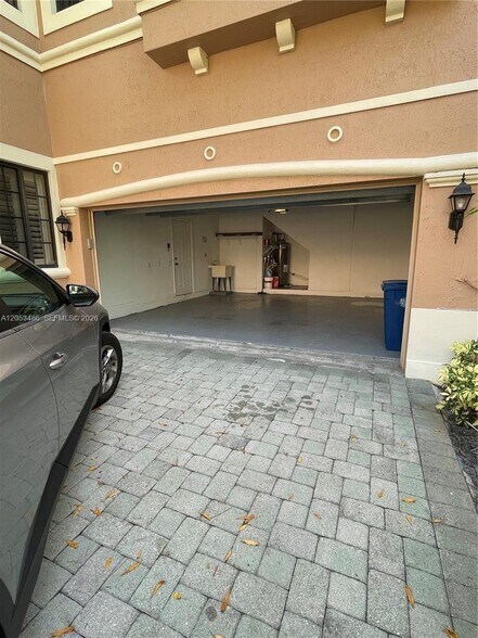Building Photo - 2727 Center Ct Dr