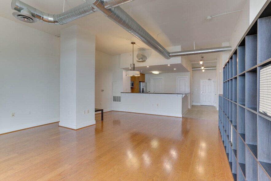 Building Photo - 123 College Pl