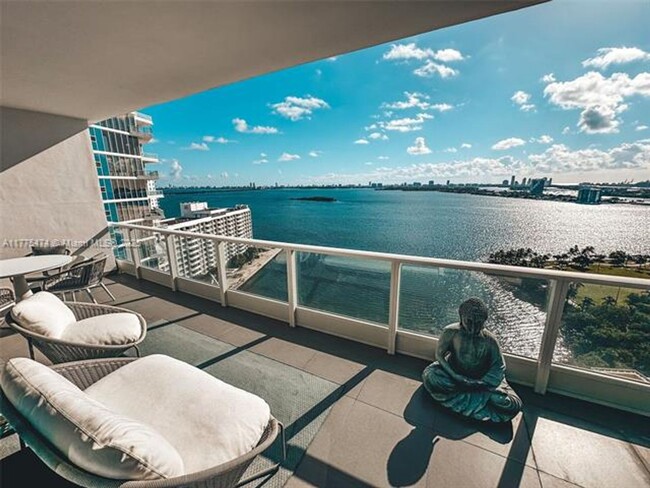 Primary Photo - 2020 N Bayshore Dr