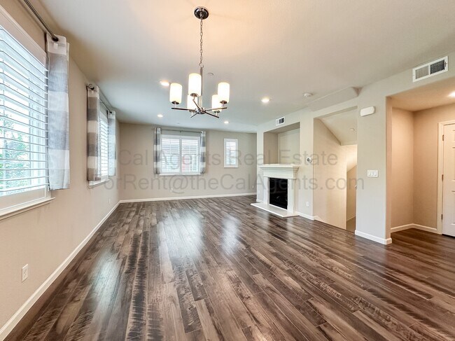 Building Photo - 3331 Rosenblatt St