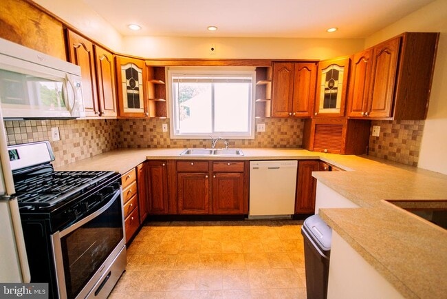 Building Photo - 222 MacClelland Ave