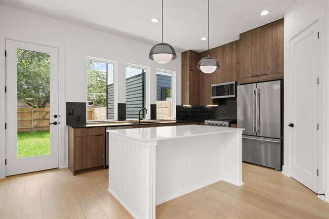 Building Photo - 913 Capitol Ct
