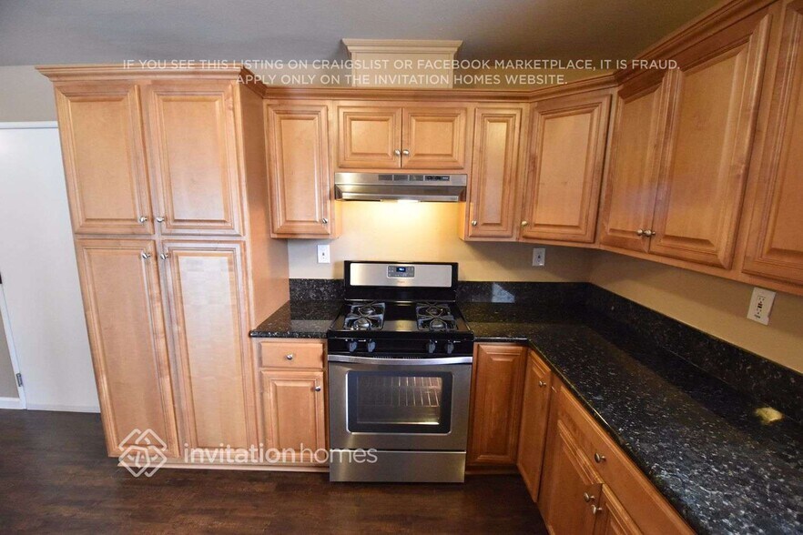Building Photo - 1701 Claremont Dr