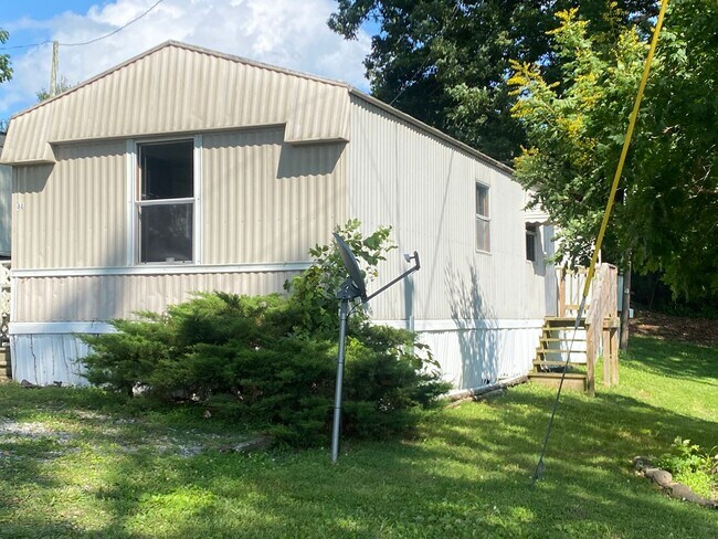 Building Photo - 2 Bedroom 1 Bath Mobile Home in Greenevill...