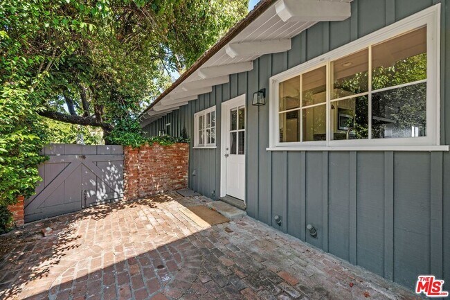 Building Photo - 6363 Sycamore Meadows Dr