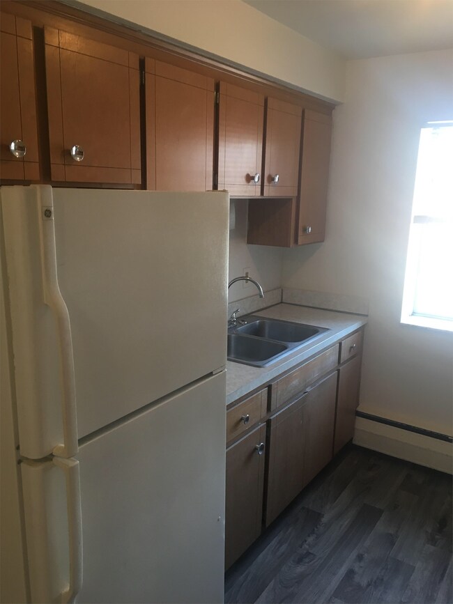 Building Photo - 4865 Cadieux Rd