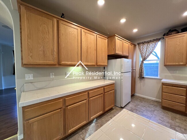 Building Photo - North Natomas 3bd/2.5ba House with 2 Car Garage