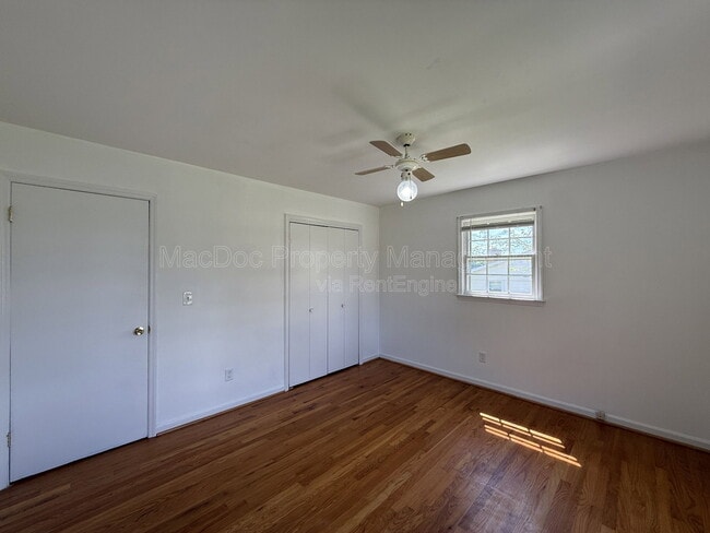 Building Photo - 1804 Sherwood Dr