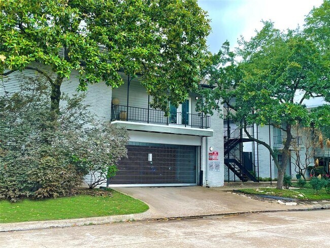 Building Photo - 3300 Yorktown St