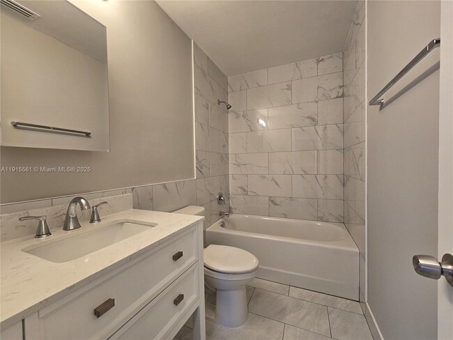 Building Photo - 3201 SE Hibiscus St