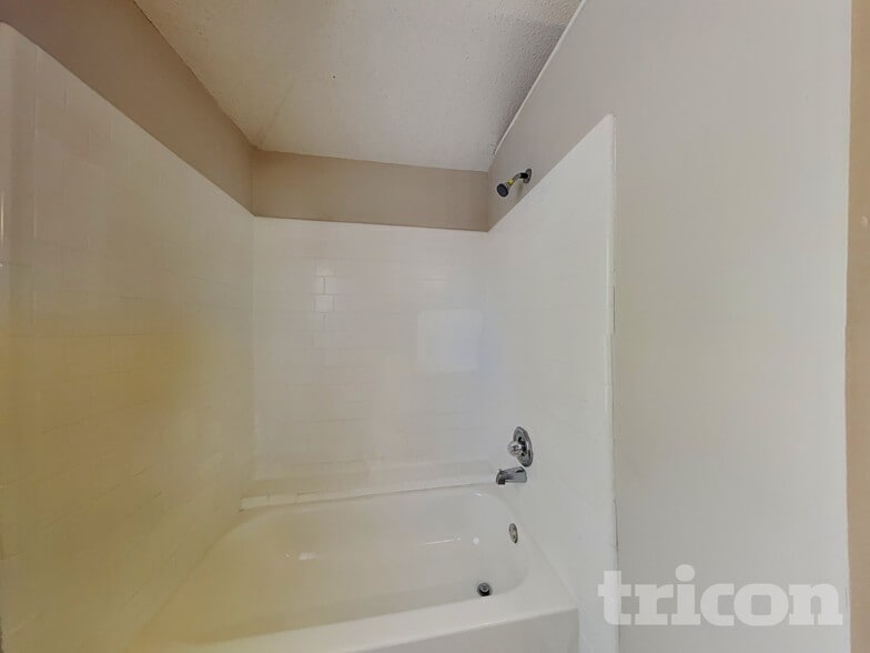 Building Photo - 1414 Glenwillow Dr