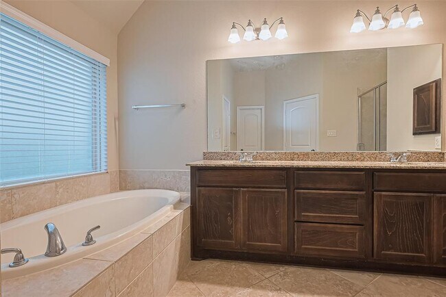 Building Photo - 10623 Davlee Ln