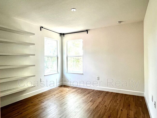 Building Photo - 1738 W Spruce St