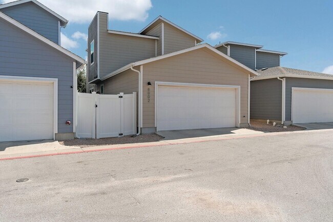 Building Photo - 8002 Mandela Bend