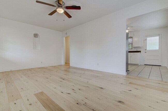 Building Photo - 1711 Brentwood St