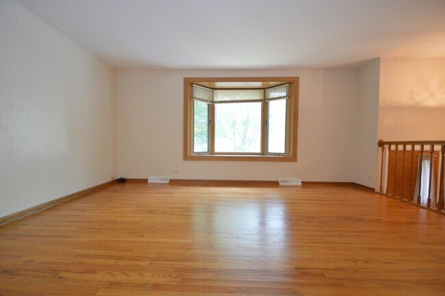 Building Photo - 651 S Stuart Ln