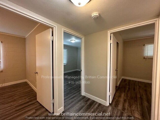 Building Photo - AVAILABLE NOW!! Charming, Spacious Single ...
