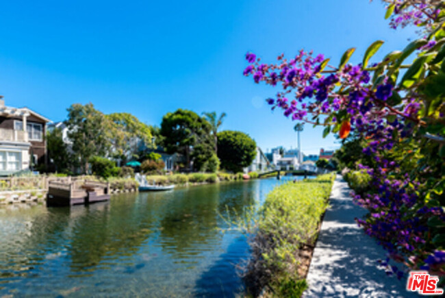 Building Photo - 225 Sherman Canal