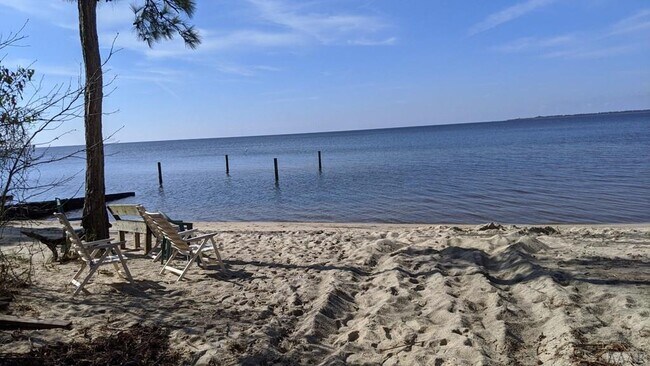 Building Photo - 203 Colonial Beach Rd