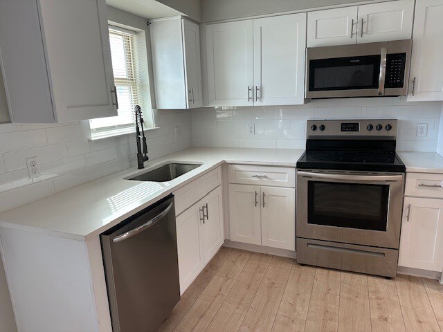 kitchen - 5076 Matilda St