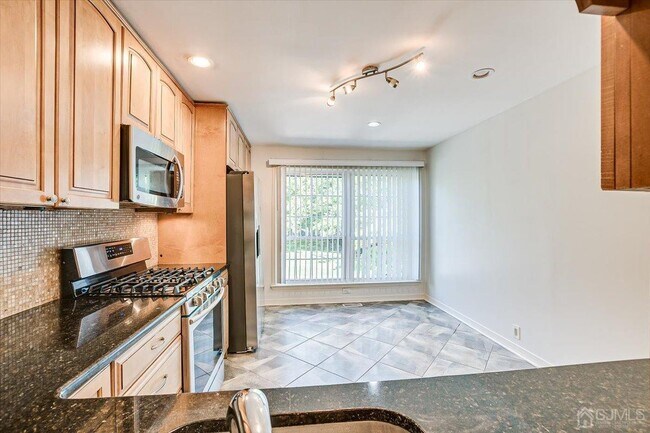 Building Photo - 3902 Springbrook Dr