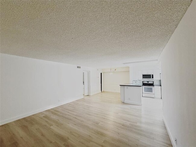 Building Photo - 709 Gardens Dr
