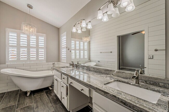 Building Photo - 4 bed, 2 bath home in Peoria
