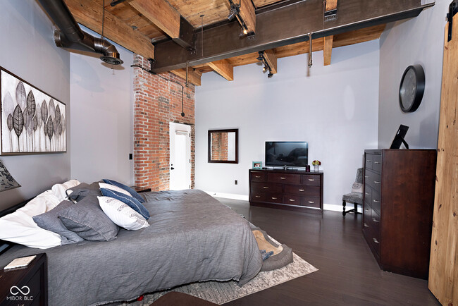 Building Photo - 430 N Park Ave