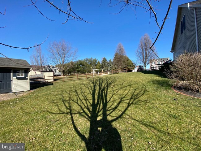Building Photo - 45 S Strawberry Hill Dr