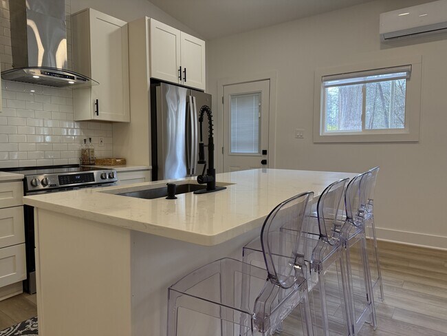 Building Photo - 8625 Cedarbrook Dr