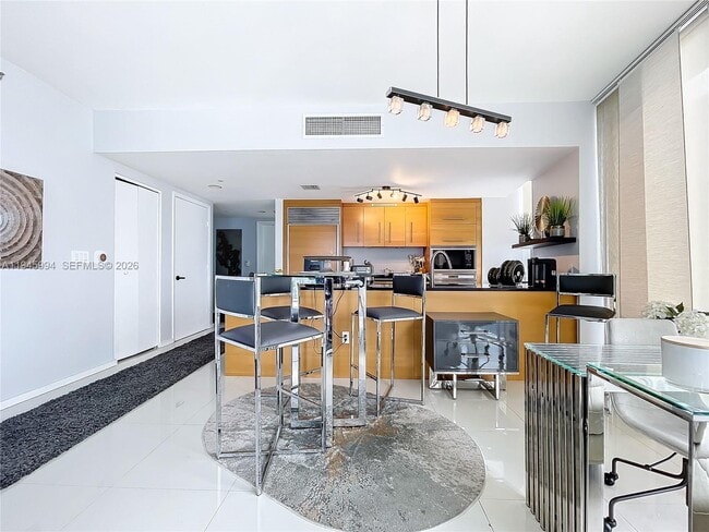 Building Photo - 475 Brickell Ave