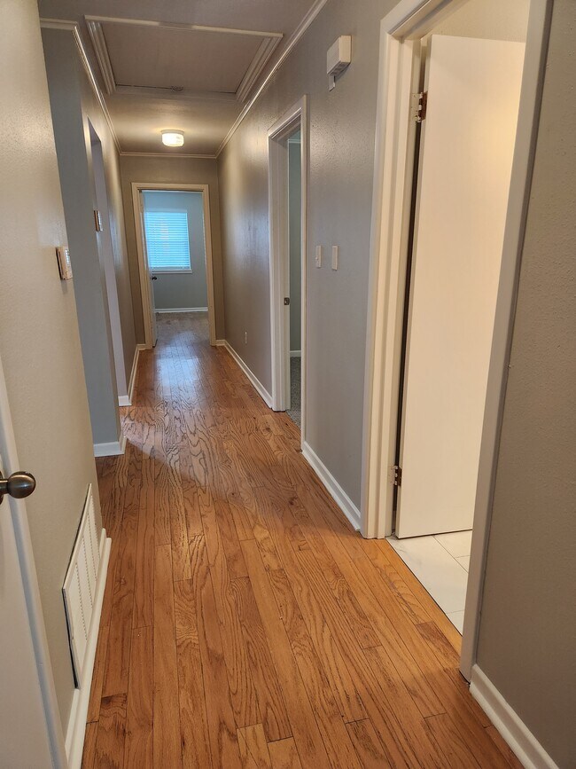 Building Photo - 3114 Tanglewood Dr