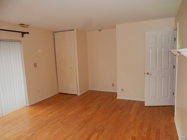 Building Photo - 120 Lakeview Dr