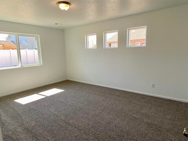 Building Photo - Stunning 3 Bed, 2 Bath Rancher in Airway Heights!