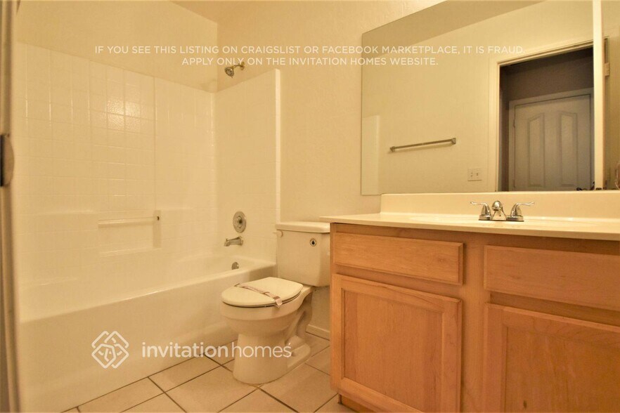 Building Photo - 8808 E Des Moines St