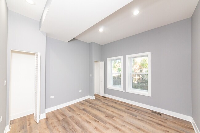 Building Photo - 2713 W Gladys Ave