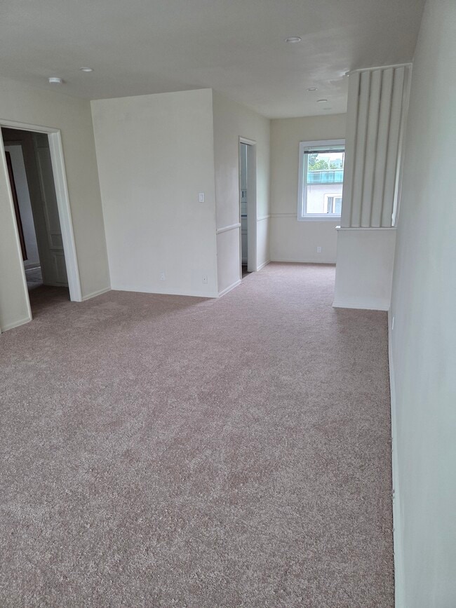 Livingroom - 150 N Catalina St